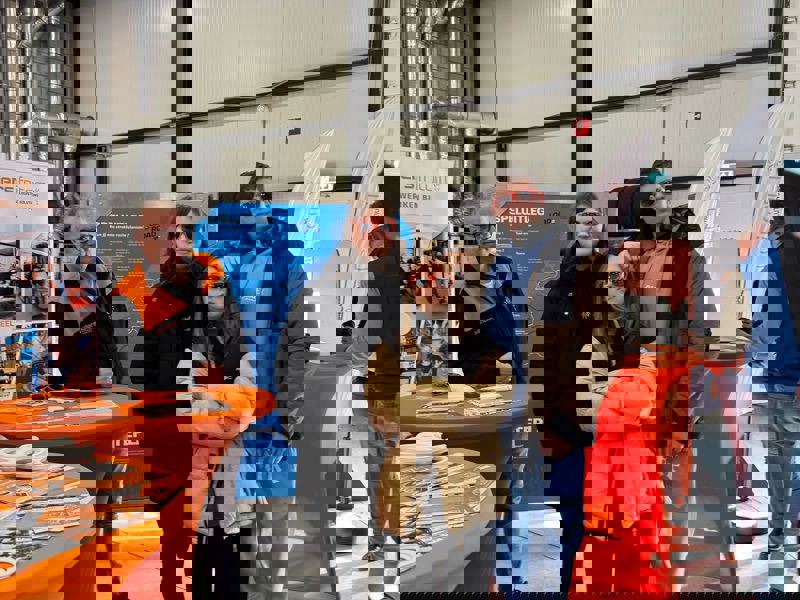 Logistiekelingen Sanders|Fritom met studenten